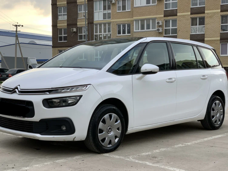 Alternative view of Citroen C4 Picasso